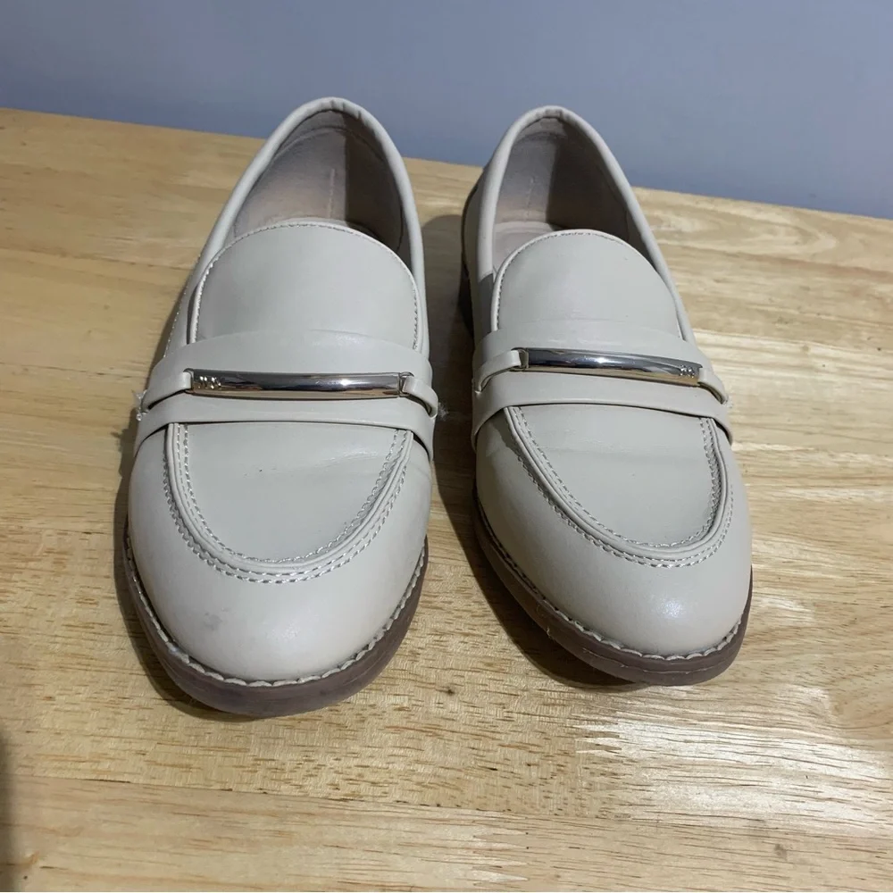 Jones New York Signature Classic Rounded Toe Cream color‎ Coralin Loafers SZ 8